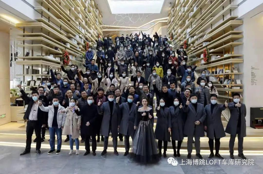 宣城全国一百多人在华侨城汉口道6号参观研讨LOFT专利车库技术！